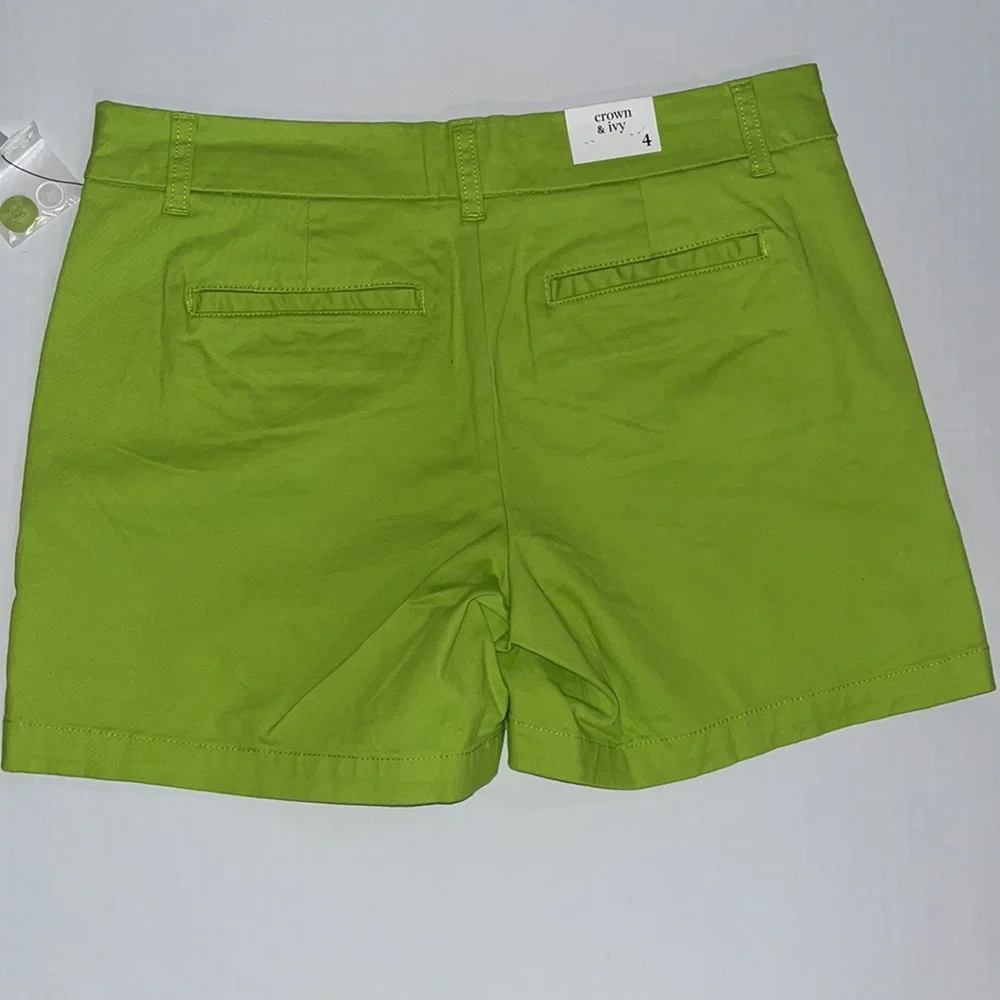 Crown & Ivy women's flat-front shorts size 4 NWT Bright Green